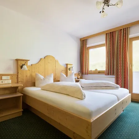 阿尔本科尼公寓