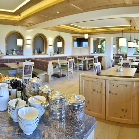 阿尔本科尼公寓 招待所 4*